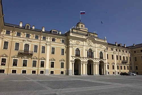 The Constantine Palace in Strelna, near St Petersburg — the venue of the Russia–EU summit; the photograph was taken on 31 May 2003, the day of the summit. Photo: www.kremlin.ru. Licence: CC BY 4.0 (attribution to www.kremlin.ru required). Source: Wikimedia Common https://commons.wikimedia.org/wiki/File:Constantine_Palace_in_Strelna.jpg