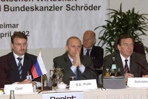 German Gref (left) — Russia’s chief WTO negotiator — with Vladimir Putin and Chancellor Gerhard Schröder. Weimar, April 2002. Photo: www.kremlin.ru. Licence: CC BY 4.0 (attribution to www.kremlin.ru required). Source: Wikimedia Commons https://commons.wikimedia.org/wiki/File:Vladimir_Putin_in_Germany_9-10_April_2002-16.jpg