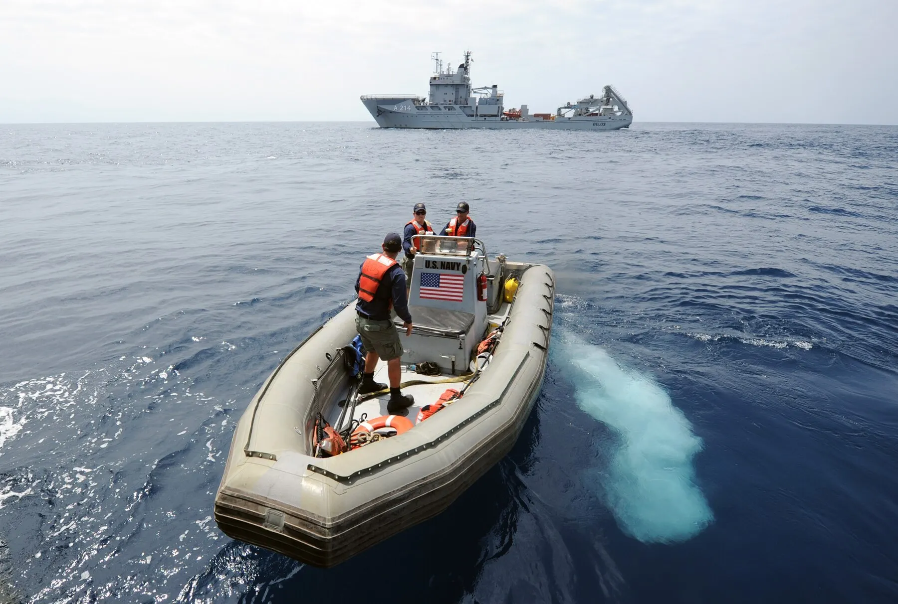 A submarine rescue vehicle demonstration at NATO’s Bold Monarch 2011, the world’s largest submarine rescue exercise, Mediterranean Sea, 30 May 2011. Photo: U.S. Navy / Ricardo J. Reyes. Licence: public domain.